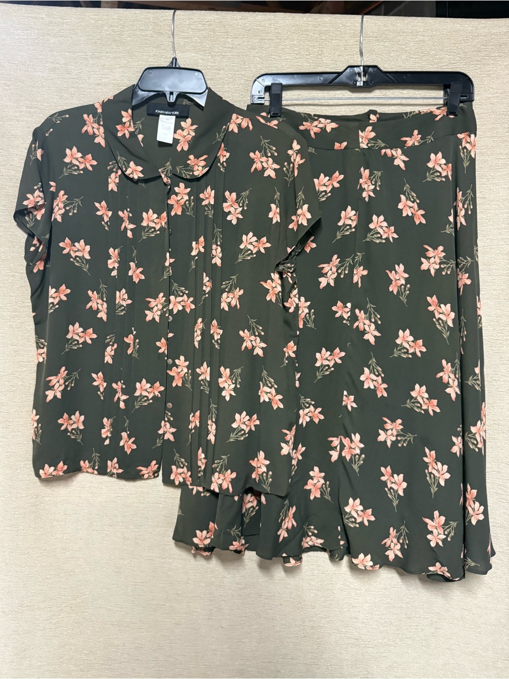 Jones New York Olive Green Floral Two-Piece Skirt Set with Pink Blossoms